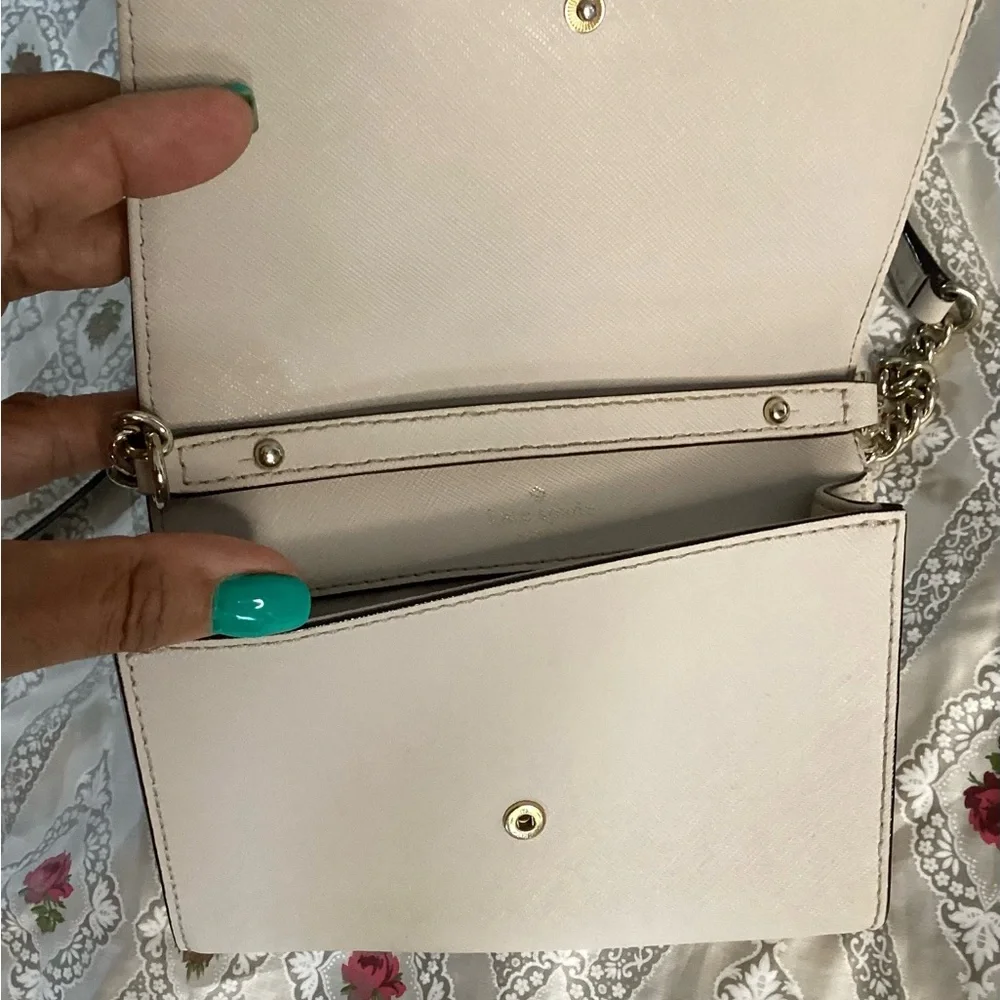 Kate Spade Beige Crossbody Bag with Gold Chain - Picture 6 of 14